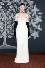 トーマシン・マッケンジー、新作プレミアで輝くドレス姿