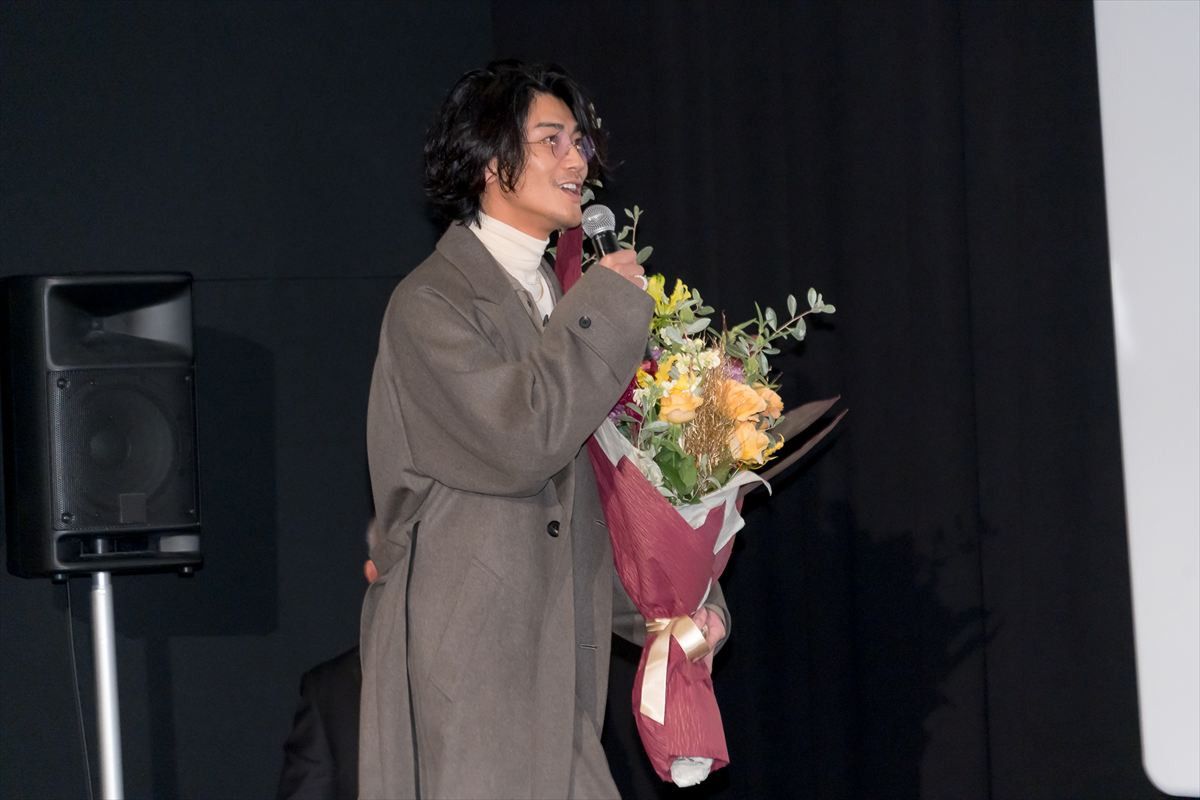 ジョニー・デップ、8年半ぶりの来日で「今度はもっと早く日本に戻ってきたい」　赤西仁がサプライズで登場