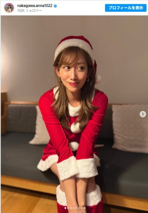 中川安奈、人生初のサンタコス披露　※「中川安奈」インスタグラム