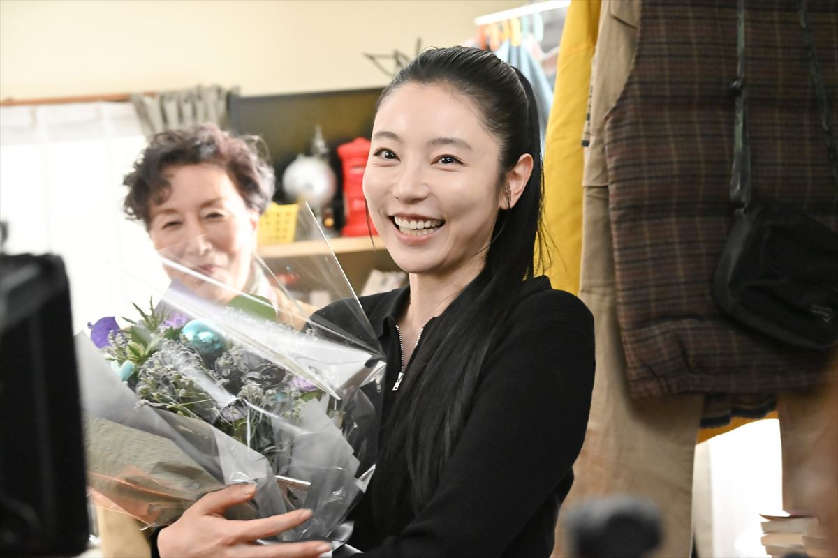 宮崎あおい、まさかの大号泣！　『ちょっとだけエスパー』大泉洋らキャスト陣クランクアップ