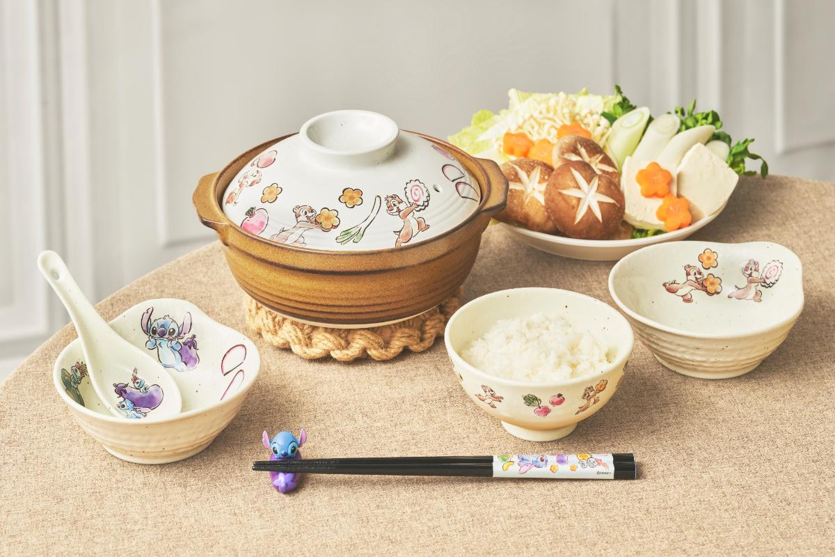 「ディズニーストア」水彩タッチの“和食器”が冬にぴったり！　チップ＆デールやスティッチなどデザイン