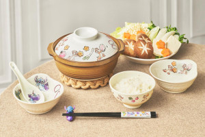 「ディズニーストア」水彩タッチの“和食器”が冬にぴったり！　チップ＆デールやスティッチなどデザイン