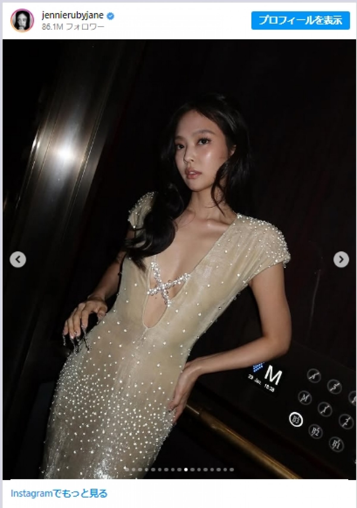 美しいドレス姿を披露したジェニー　20250130