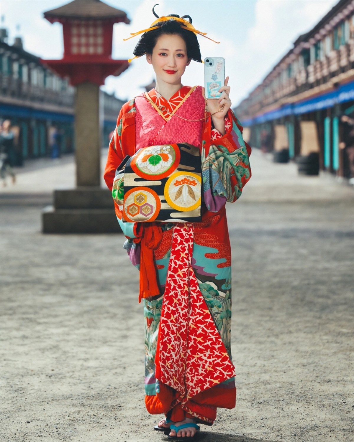 綾瀬はるか、大河ドラマ『べらぼう』語りだけでなく出演も！　九郎助稲荷役で花魁はじめ様々な姿で登場