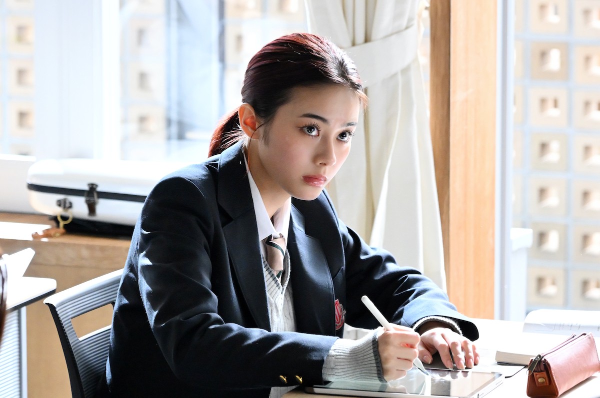 『御上先生』第2話　“御上”松坂桃李、“神崎”奥平大兼による不倫記事について生徒たちに討論させる