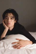 『窪塚愛流1st写真集 Lila』カバー裏写真