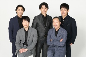 映画『ハウルの動く城』に出演しているTEAM NACS（前列左より）戸次重幸、音尾琢真、（後列左より）安田顕、大泉洋、森崎博之