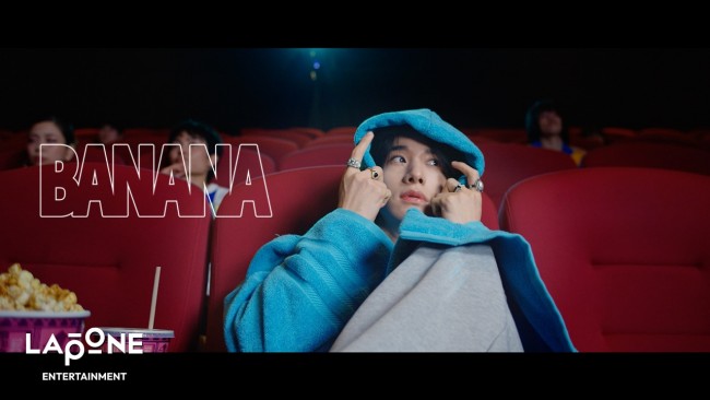 JO1 佐藤景瑚の“中毒ソング”「バナナ」 MVがすごっ！ 『ハリポタ』『スター・ウォーズ』などパロディ盛りだくさん