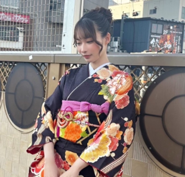 大野真依、振り袖姿　※「大野真依」エックス