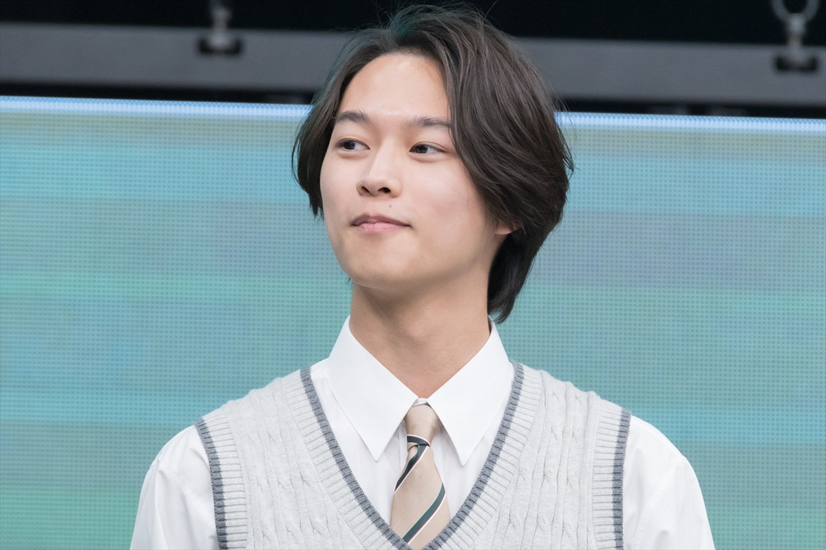 松坂桃李＆吉岡里帆、生徒役・奥平大兼の暴露に「見られてる（笑）」「恥ずかしい」