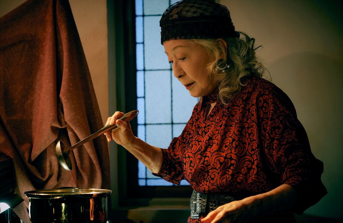草笛光子91歳、「とにかく絵になる」と監督絶賛！　『アンジーのBARで逢いましょう』場面写真解禁