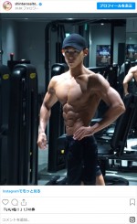 齋藤慎太郎、ムキムキのボディを披露　※「齋藤慎太郎」インスタグラム