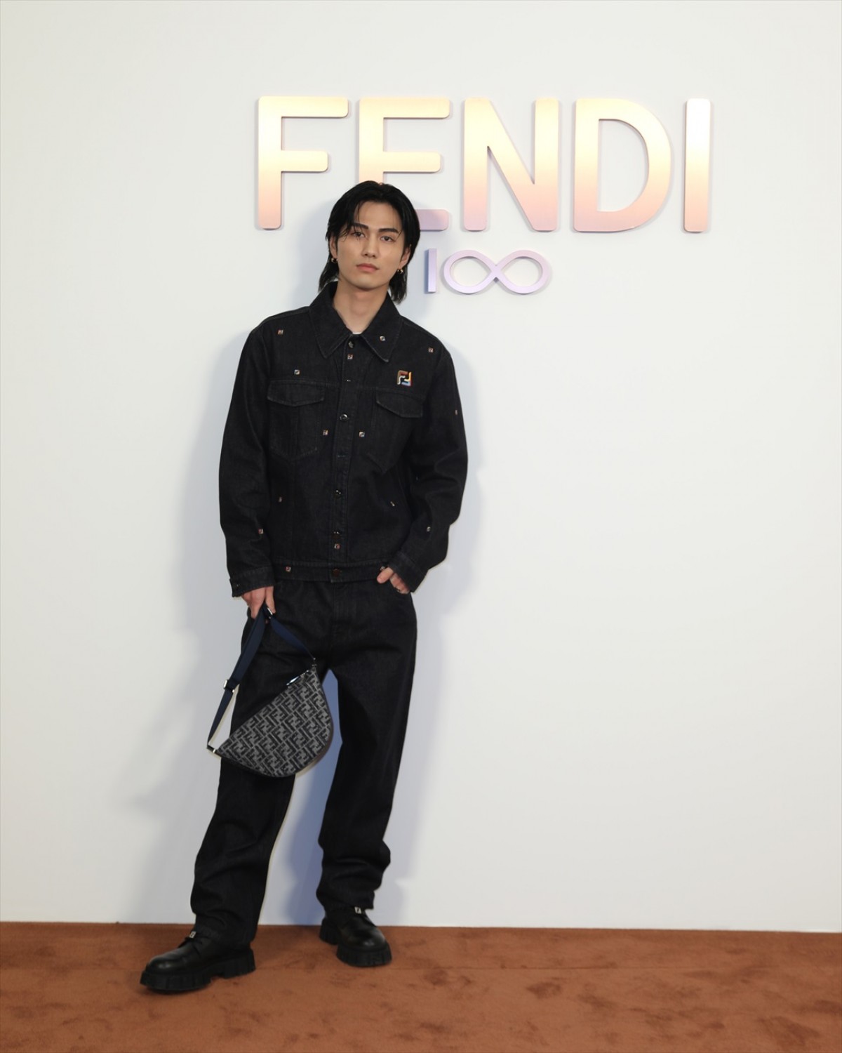 Snow Man・目黒蓮、TWICE・MINAら、世界各国のセレブが「フェンディ」秋冬コレクションに参加！