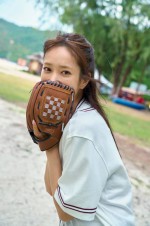 日向坂46・佐々木久美1st写真集『めくる日々』より