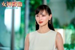 映画『女神降臨』に出演する鈴木えみ
