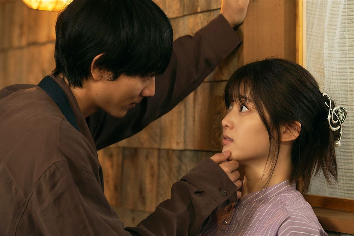 松村沙友理×駒木根葵汰『やぶさかではございません』濱正悟、田畑志真ら5名の出演決定！　胸キュン場面写真も公開