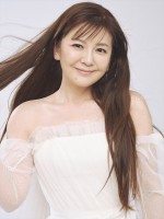 「YOKO MINAMINO 40th Anniversary ALL singles 楽園のDoor」を開催する南野陽子