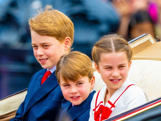 キャサリン妃、ジョージ王子とシャーロット王女、ルイ王子が書いた肖像画を公開