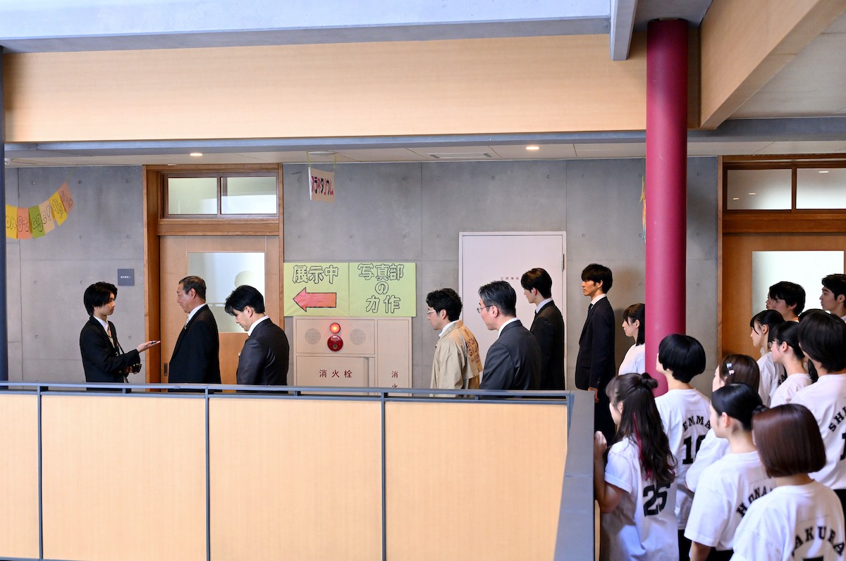 『御上先生』“是枝”吉岡里帆、怪文書への考察に反響「闇が深い」「裏口入学」