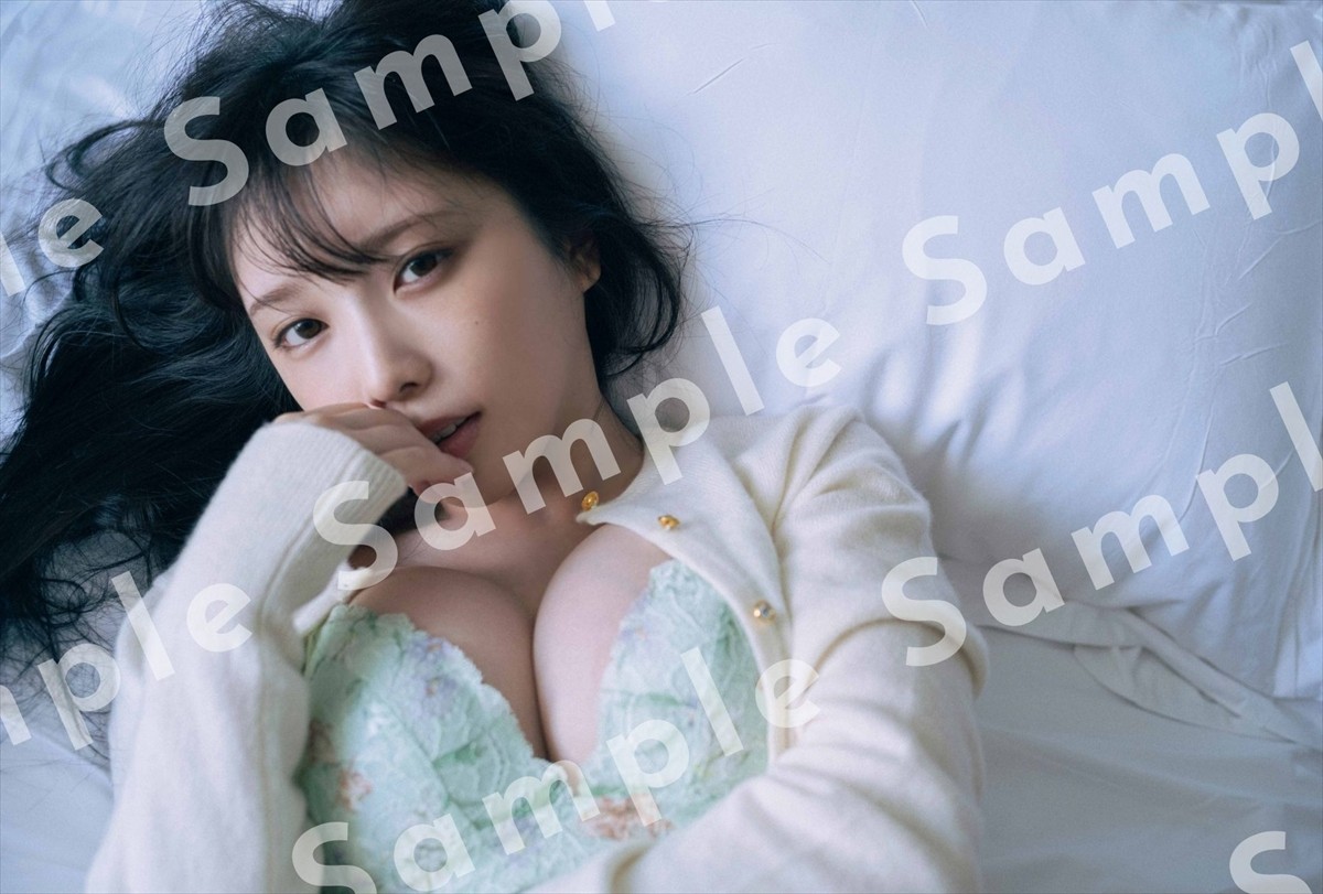 乃木坂46・与田祐希、シャーベットグリーンのランジェリーがまばゆい寝起き姿　3rd写真集『ヨーダ』特典ポスタービジュアル解禁