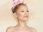 両親とともに来日のアリアナ・グランデ、日本語メッセージとともに写真を大量投下