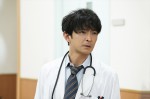 『1995～地下鉄サリン事件30年 救命現場の声～』に主演する津田健次郎