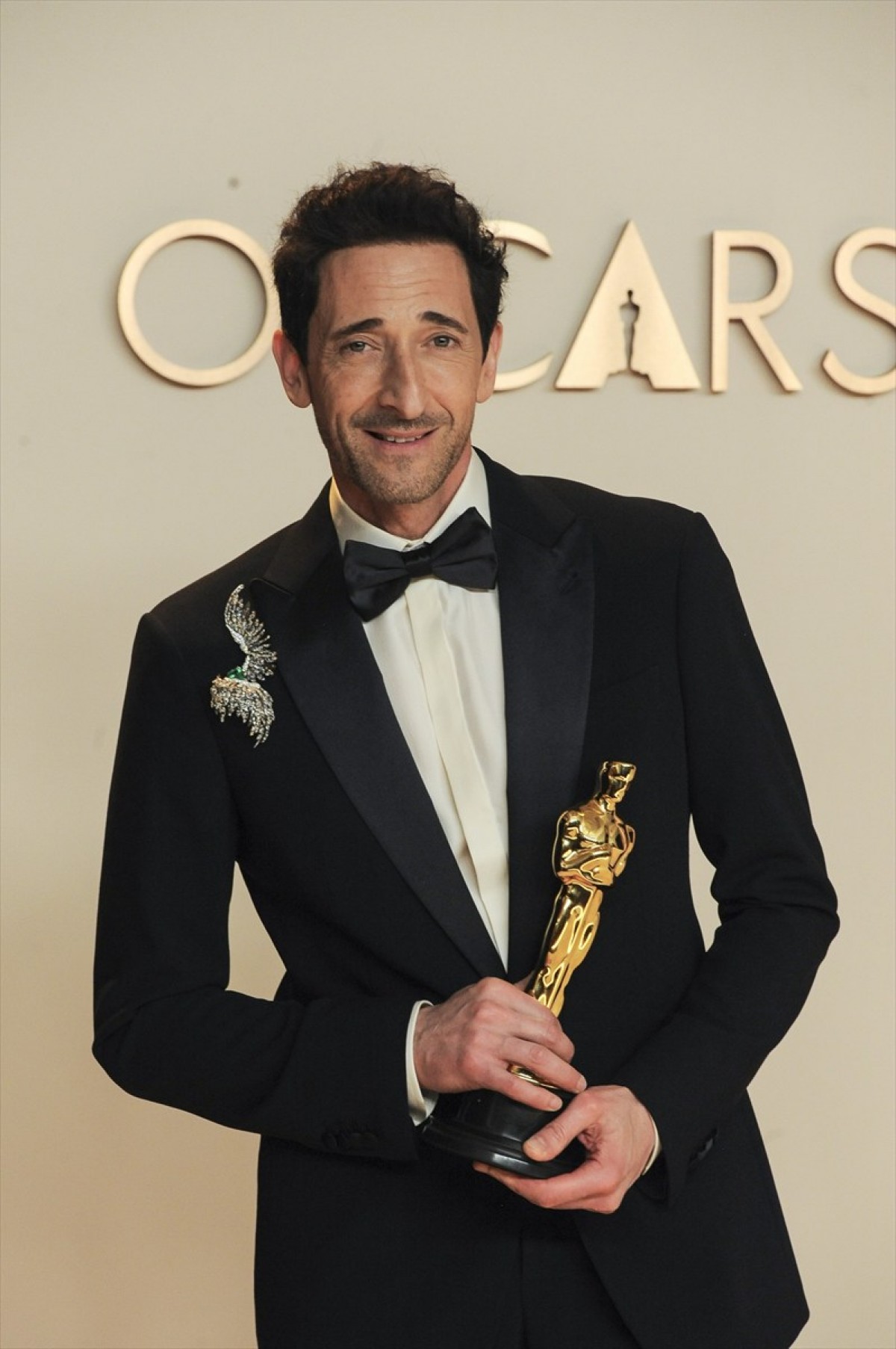 エイドリアン・ブロディ、恋人に嚙んだガムを投げる！？ アカデミー主演男優賞受賞スピーチ前の行動に賛否