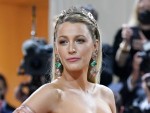 主演映画の監督と泥沼係争中ブレイク・ライヴリーがインスタグラム復帰！ママハックを披露