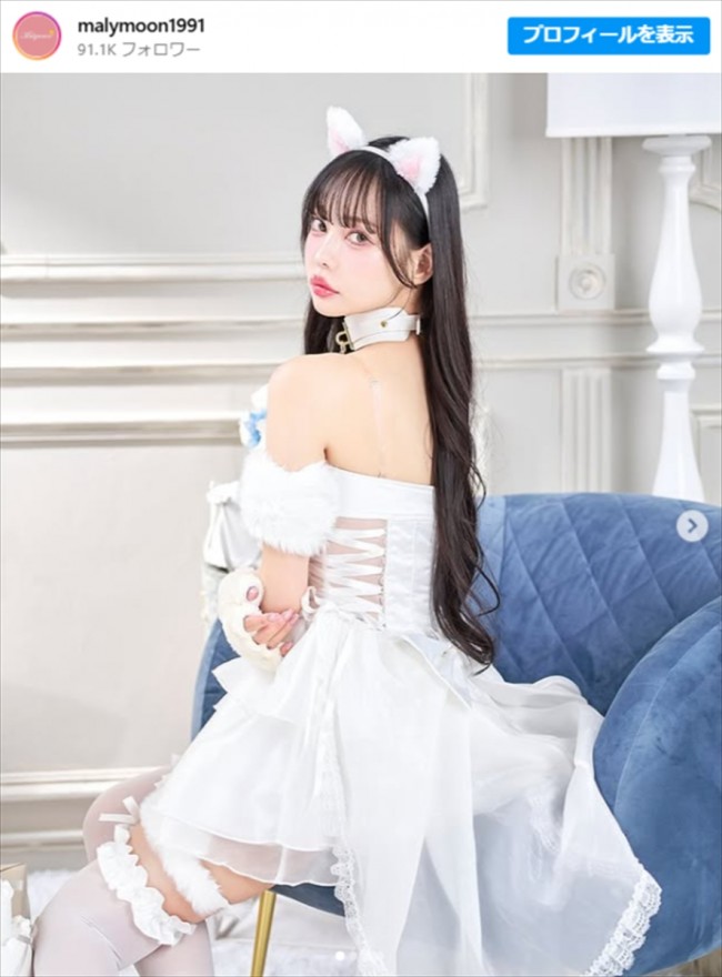 中村里砂、ソロショット　※「︎Malymoon」インスタグラム