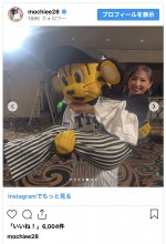 望月理惠、球団マスコットとの記念ショットを公開　※「望月理惠」インスタグラム
