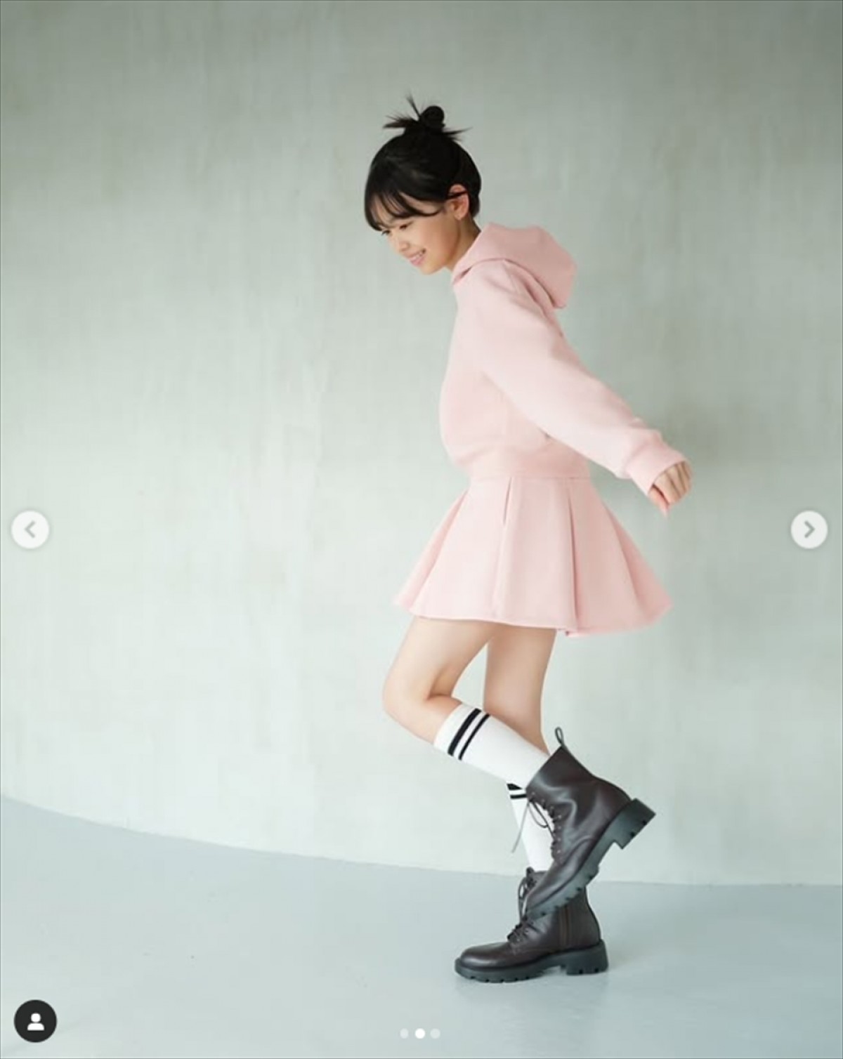 カジサックの美人娘15歳・梶原叶渚、純白の衣装姿が「スタイル抜群」「マジで可愛い」　ユニクロモデル姿も話題