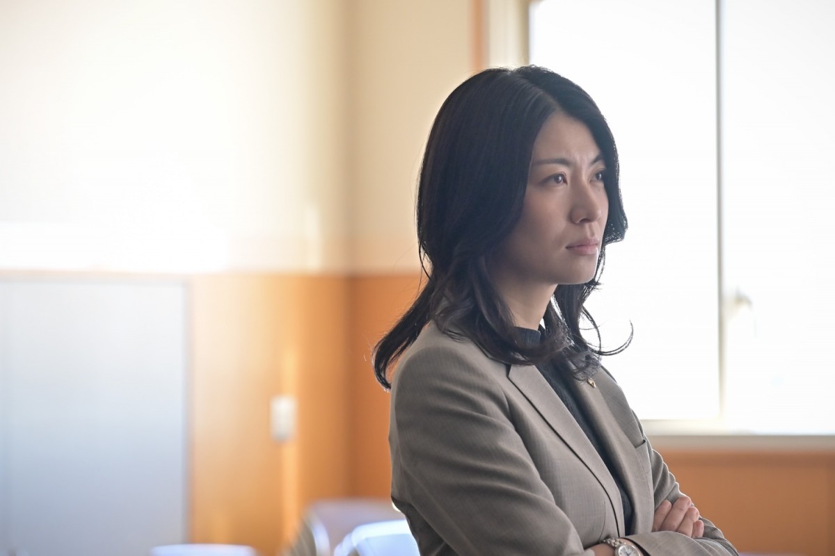 『クジャクのダンス、誰が見た？』第8話　“心麦”広瀬すず、刑事“赤沢”藤本隆宏に事件の見直しを求める