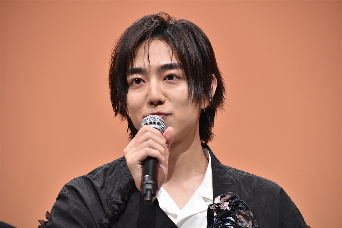 松村沙友理、駒木根葵汰の“距離感バグ”にキュン！　壁ドンシーンも「理想だった」