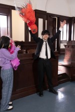 ドラマ『相続探偵』クランアップを迎えた赤楚衛二