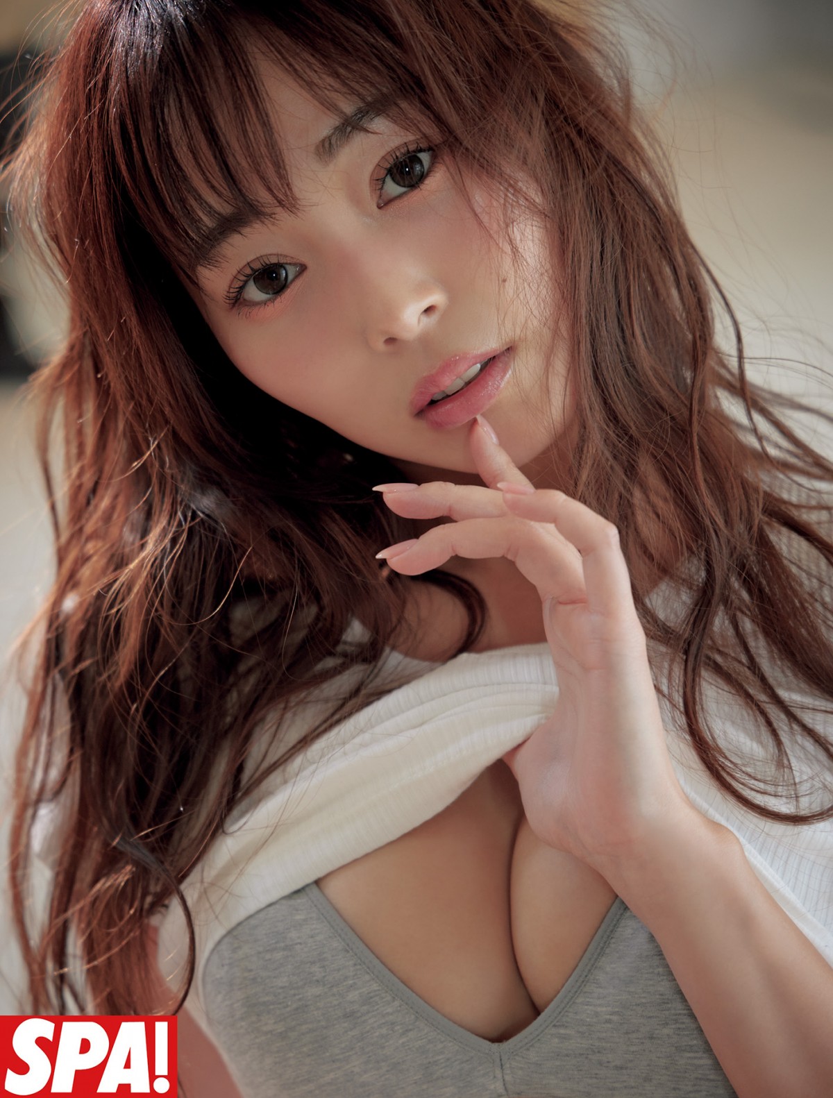 元AKB48美女が「接待終わりに飲み直す女性部下」演じる妄想グラビア　レースクイーンも