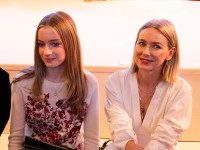 ナオミ・ワッツの娘16歳、パリコレデビューに続きヴァレンティノのキャンペーンに参加