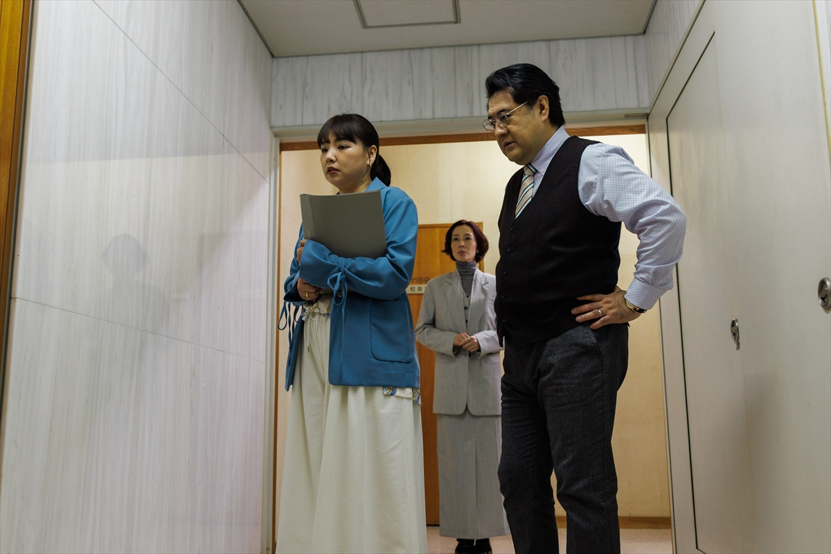 『なんで私が神説教』2話、“静”広瀬アリスが高校生の浮気問題を一刀両断「まさに神説教」