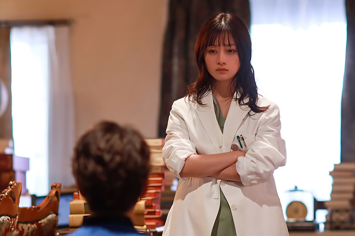 ドラマ『天久鷹央の推理カルテ』第1話場面写真