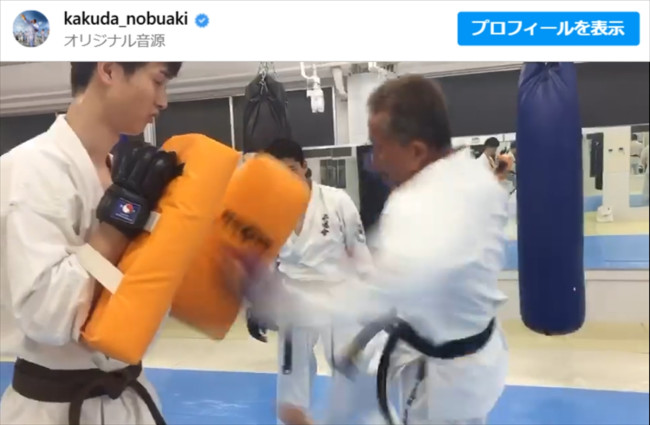 角田信朗、稽古指導姿　※「角田信朗」インスタグラム