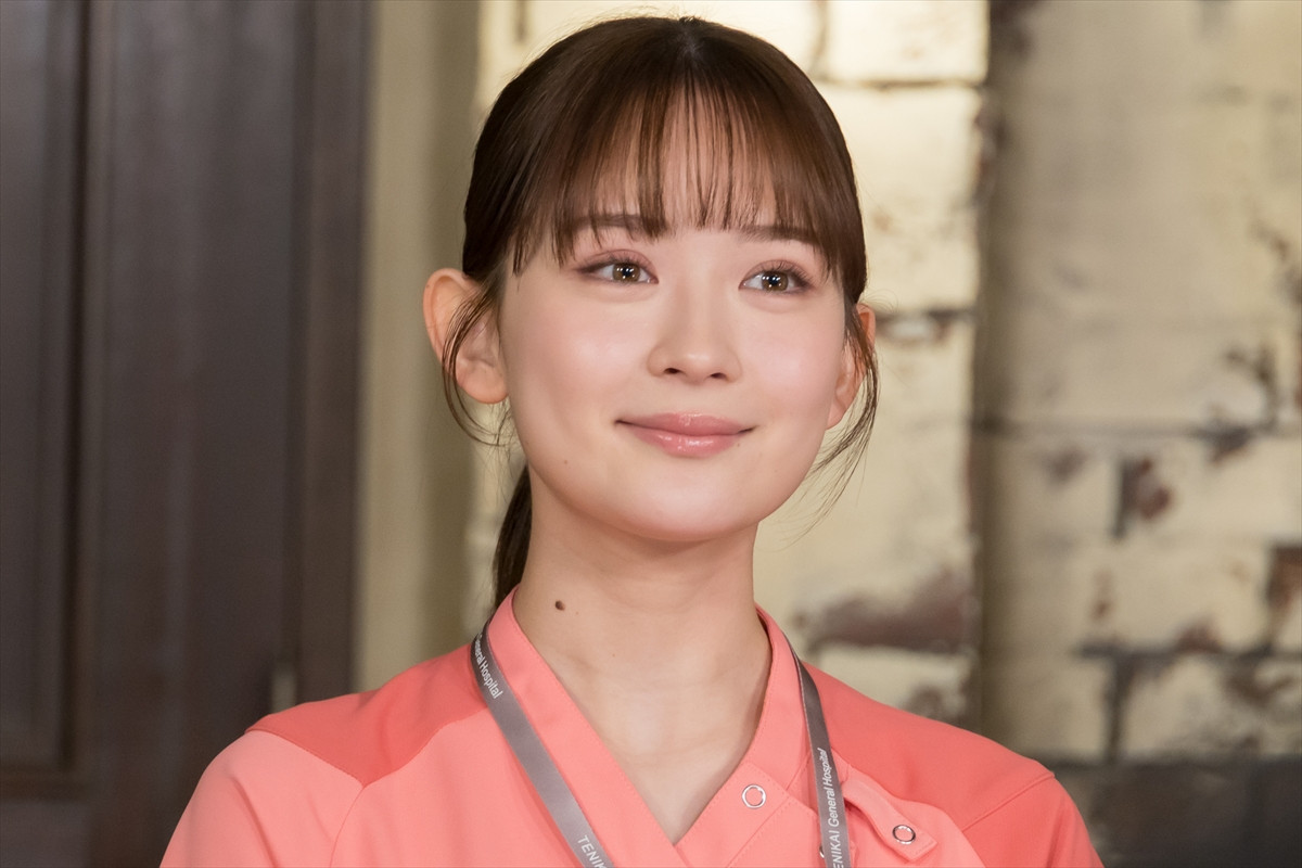 橋本環奈、“朝から元気”の理由を尋ねる三浦翔平に回答「下っていく感じがこの現場には無い」
