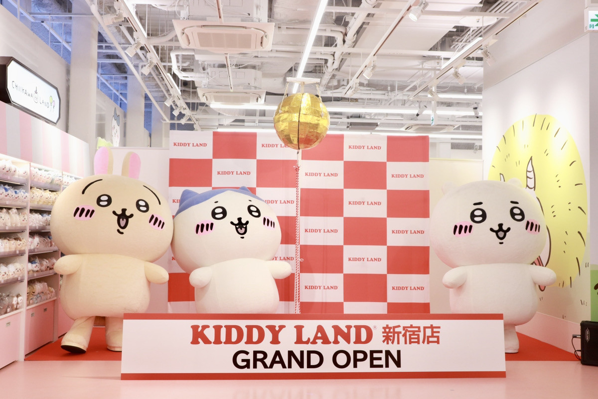 関東最大級「ちいかわらんど」新宿店が明日いよいよオープン！　ちいかわも駆けつけ開店をお祝い〈取材レポ〉