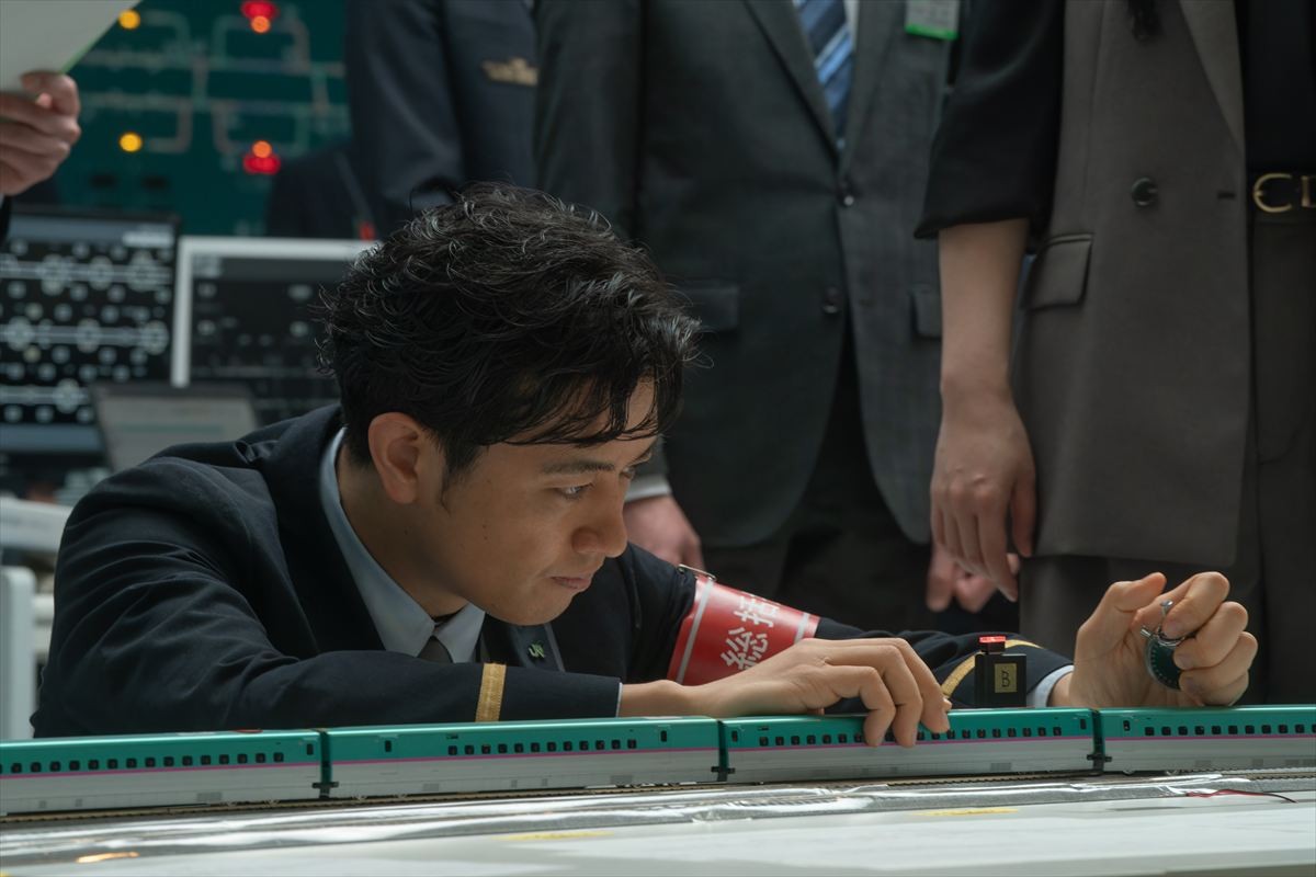 草なぎ剛主演『新幹線大爆破』本予告＆場面写真解禁！　日本中を巻き込む危機に立ち向かう