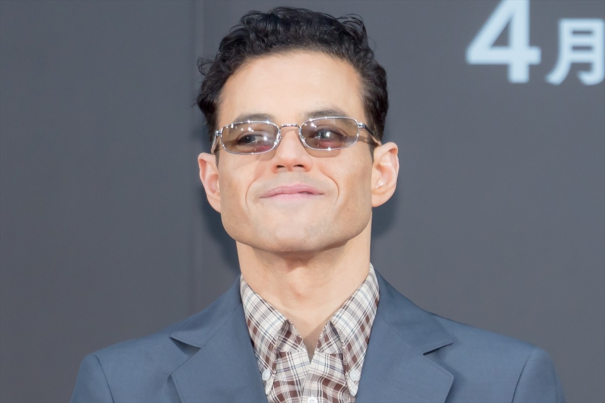 ラミ・マレック、7年ぶりの来日「日本のみなさん、愛してる～！」　三宅健が寄木細工をプレゼント