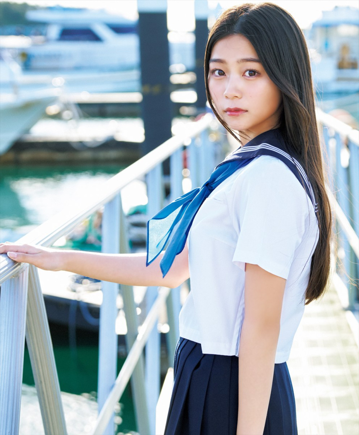 大人気YouTuber、こばしり。、台湾旅行風グラビアで大人な魅力を発揮