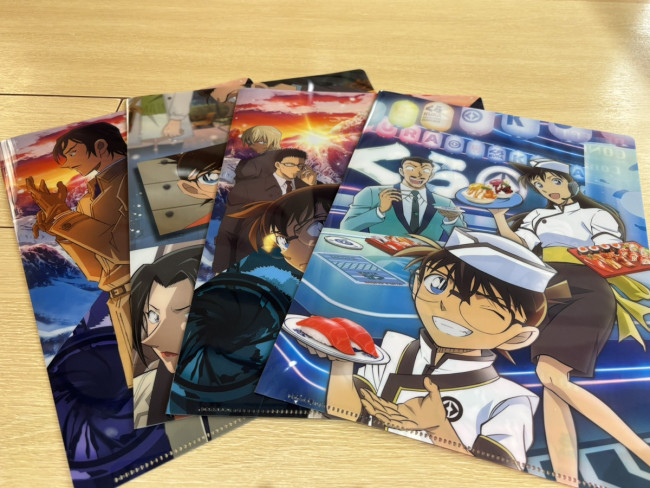 くら寿司×『コナン』コラボは衣装に注目！　赤井は鉄火巻、安室は甘えびなど“近未来な寿司”がかわいい＜取材レポ＞