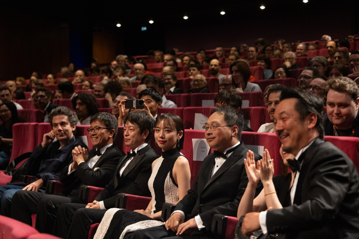 齊藤京子「人生で一番幸せです」と感激！　映画『恋愛裁判』、カンヌでの公式上映後スタンディングオベーションの大絶賛