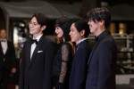 映画『８番出口』カンヌ国際映画祭のレッドカーペットに登場した（左から）脚本家・平瀬謙太朗、小松菜奈、二宮和也、川村元気監督