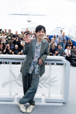 映画『８番出口』カンヌ国際映画祭フォトコールに参加した二宮和也
