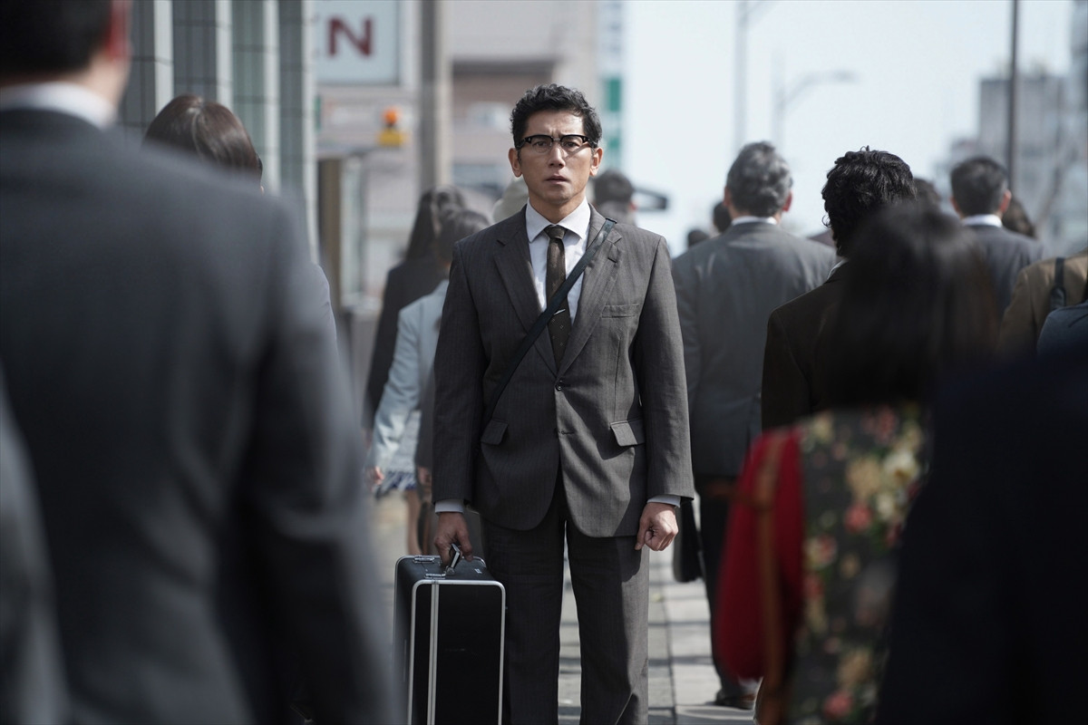 本木雅弘主演・戦後80年ドラマ『八月の声を運ぶ男』、阿部サダヲ、尾野真千子ら共演キャスト発表