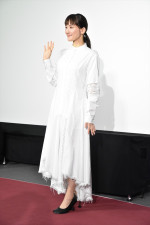 綾瀬はるか、ドラマ『ひとりでしにたい』取材会に登場